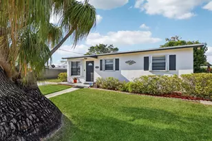 10761 SW 149th St, Miami, FL 33176 - Photo 2