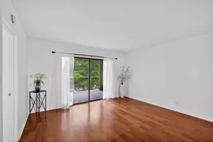 2112 S Cypress Bend Dr, Pompano Beach, FL 33069 - Photo 10