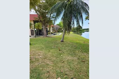 780 NE 199th Street #E 101, Miami, FL 33179 - Photo 32