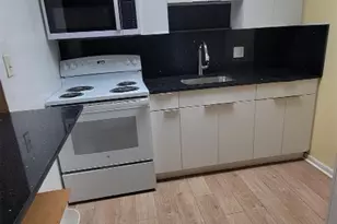 151 SW 135th Terrace, Pembroke Pines, FL 33027 - Photo 2