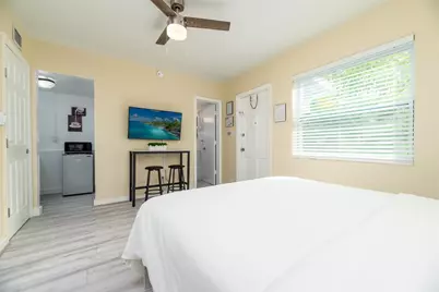 820 NE 21st Drive, Wilton Manors, FL  - Photo 46