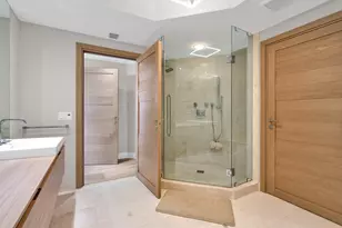 17111 Biscayne Blvd, North Miami Beach, FL 33160 - Photo 18