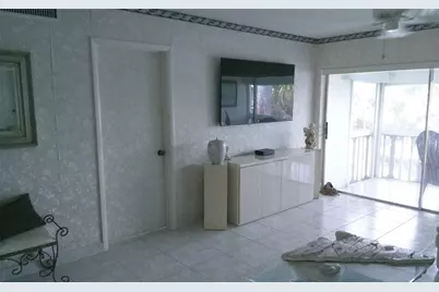 460 Paradise Isle Boulevard #301, Hallandale Beach, FL 33009 - Photo 6