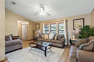 886 S E O'Donnell Ln, Port Saint Lucie, FL 34983 - Photo 10