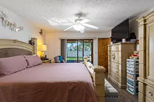 886 S E O'Donnell Ln, Port Saint Lucie, FL 34983 - Photo 24