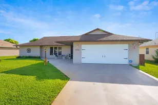 886 S E O'Donnell Ln, Port Saint Lucie, FL 34983 - Photo 2