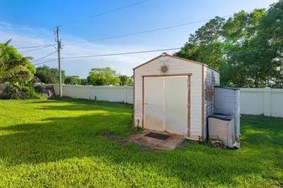 886 S E O'Donnell Lane, Port Saint Lucie, FL 34983 - Photo 38