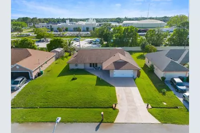 886 S E O'Donnell Lane, Port Saint Lucie, FL 34983 - Photo 4