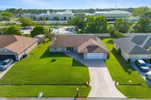 886 S E O'Donnell Ln, Port Saint Lucie, FL 34983 - Photo 4