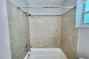 100 NE 12th St, Fort Lauderdale, FL 33304 - Photo 14