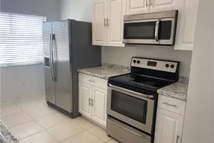 9640 NW 2nd St, Hollywood, FL 33024 - Photo 4