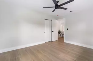 860 NE 34th St, Oakland Park, FL 33334 - Photo 18