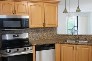 301 SW 158th Terrace, Pembroke Pines, FL 33027 - Photo 4