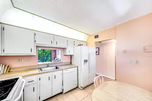 2860 Somerset Dr, Lauderdale Lakes, FL 33311 - Photo 10