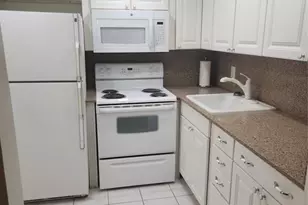 218 Farnham J, Deerfield Beach, FL 33442 - Photo 4