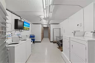 4301 Martinique Cir, Coconut Creek, FL 33066 - Photo 24