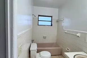 890 NW 39th St, Oakland Park, FL 33309 - Photo 8