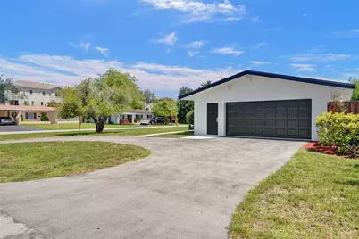 4017 NE 18th Avenue, Oakland Park, FL 33334 - Photo 2