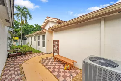 7542 NW 3rd Street, Plantation, FL 33317 - Photo 4