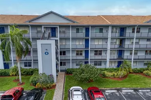 800 SW 125th Way, Pembroke Pines, FL 33027 - Photo 2