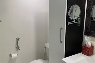 1000 Parkview Dr, Hallandale Beach, FL 33009 - Photo 16