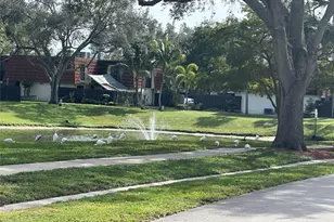 2095 White Pine Cir, Greenacres, FL 33415 - Photo 14