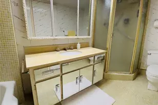 800 NE 195th St, Miami, FL 33179 - Photo 42