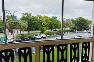 800 NE 195th St, Miami, FL 33179 - Photo 10