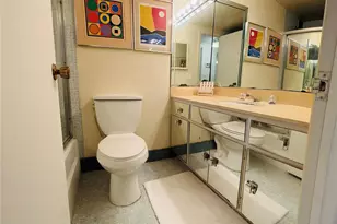 800 NE 195th St, Miami, FL 33179 - Photo 52