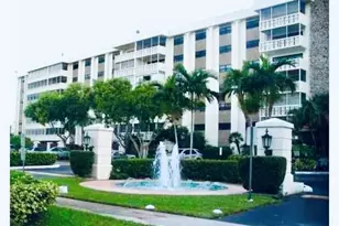 800 NE 195th St, Miami, FL 33179 - Photo 1