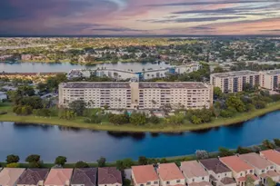 800 NE 195th St, Miami, FL 33179 - Photo 4