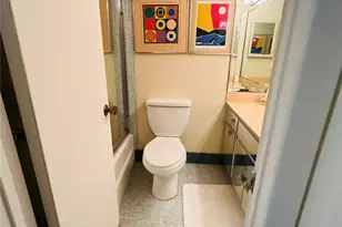 800 NE 195th St, Miami, FL 33179 - Photo 50