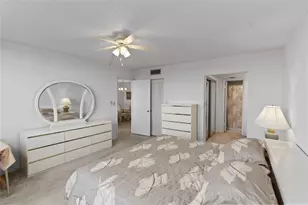 900 Colony Point Cir, Pembroke Pines, FL 33026 - Photo 18