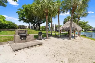 900 Colony Point Cir, Pembroke Pines, FL 33026 - Photo 26