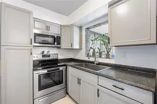 8103 NW 58th Pl, Tamarac, FL 33321 - Photo 10