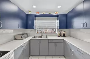 10145 Sunrise Lakes Blvd, Sunrise, FL 33322 - Photo 20