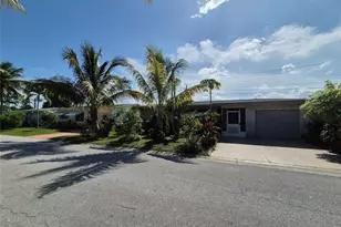 1390 NW 70th Ln, Margate, FL 33063 - Photo 32