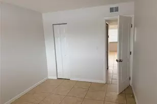 4051 NE 13th Ave, Oakland Park, FL 33334 - Photo 8