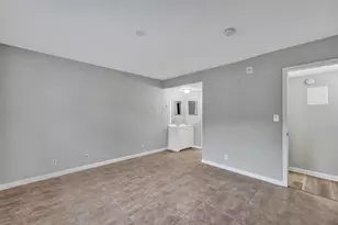 555 SE 8th St, Deerfield Beach, FL 33441 - Photo 8