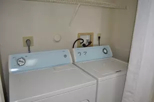 2465 NW 33rd St, Oakland Park, FL 33309 - Photo 32