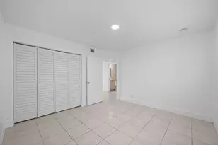 110 SE 2nd St, Hallandale Beach, FL 33009 - Photo 6