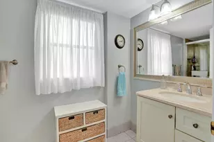 2208 S Cypress Bend Dr, Pompano Beach, FL 33069 - Photo 20