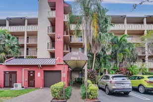 2208 S Cypress Bend Dr, Pompano Beach, FL 33069 - Photo 32