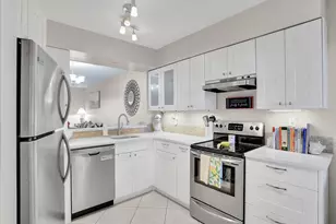 2208 S Cypress Bend Dr, Pompano Beach, FL 33069 - Photo 2