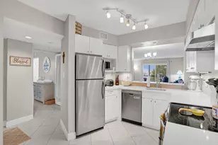 2208 S Cypress Bend Dr, Pompano Beach, FL 33069 - Photo 2