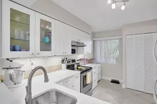 2208 S Cypress Bend Dr, Pompano Beach, FL 33069 - Photo 4