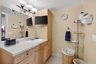 2205 S Cypress Bend Dr, Pompano Beach, FL 33069 - Photo 28