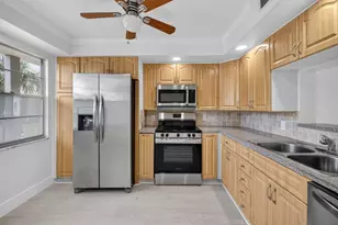 2902 Victoria Cir, Pompano Beach, FL 33066 - Photo 2