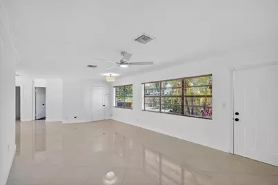 2924 NW 8th Avenue, Wilton Manors, FL 33311 - Photo 2