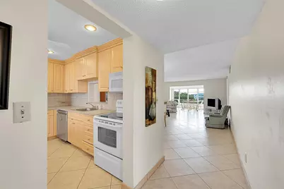 4000 NW 44th Avenue #401, Lauderdale Lakes, FL 33319 - Photo 4